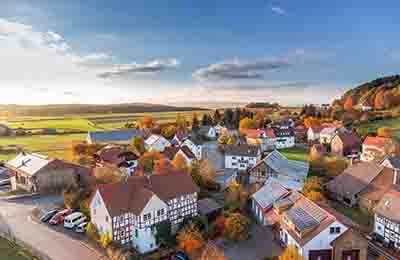 城鎮(zhèn)經(jīng)濟(jì)調(diào)研會(huì)講話(huà)